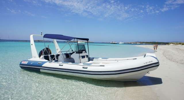 Schlauchbootvermietung auf Ibiza